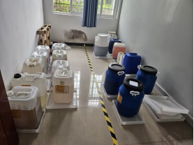 学校集中开展2025年春季学期实验室危险废弃物处置工作