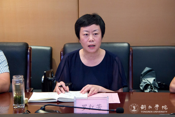 2、我校副校长罗红芳讲话.JPG