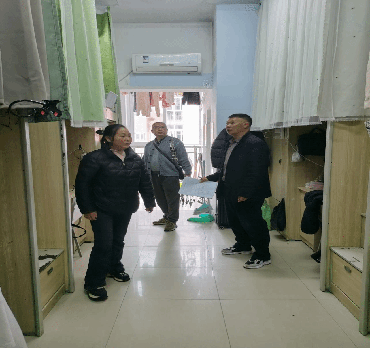 公寓管理中心开展清明节前安全卫生检查