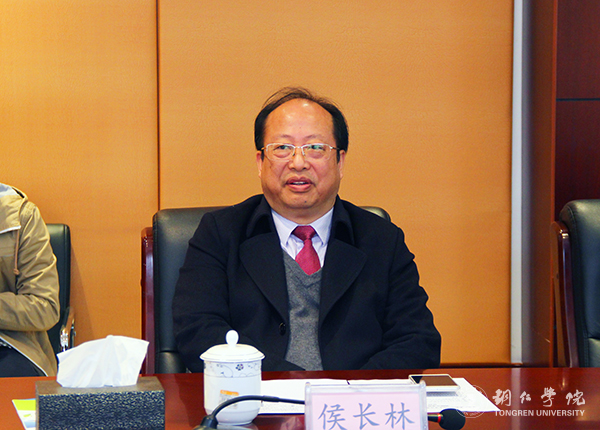 2我校校长侯长林讲话.jpg