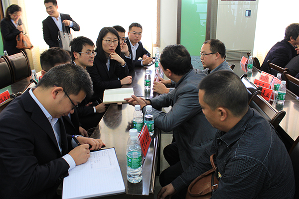 我校与万山经济开发区及56家企业联合召开政产学研三方交流会