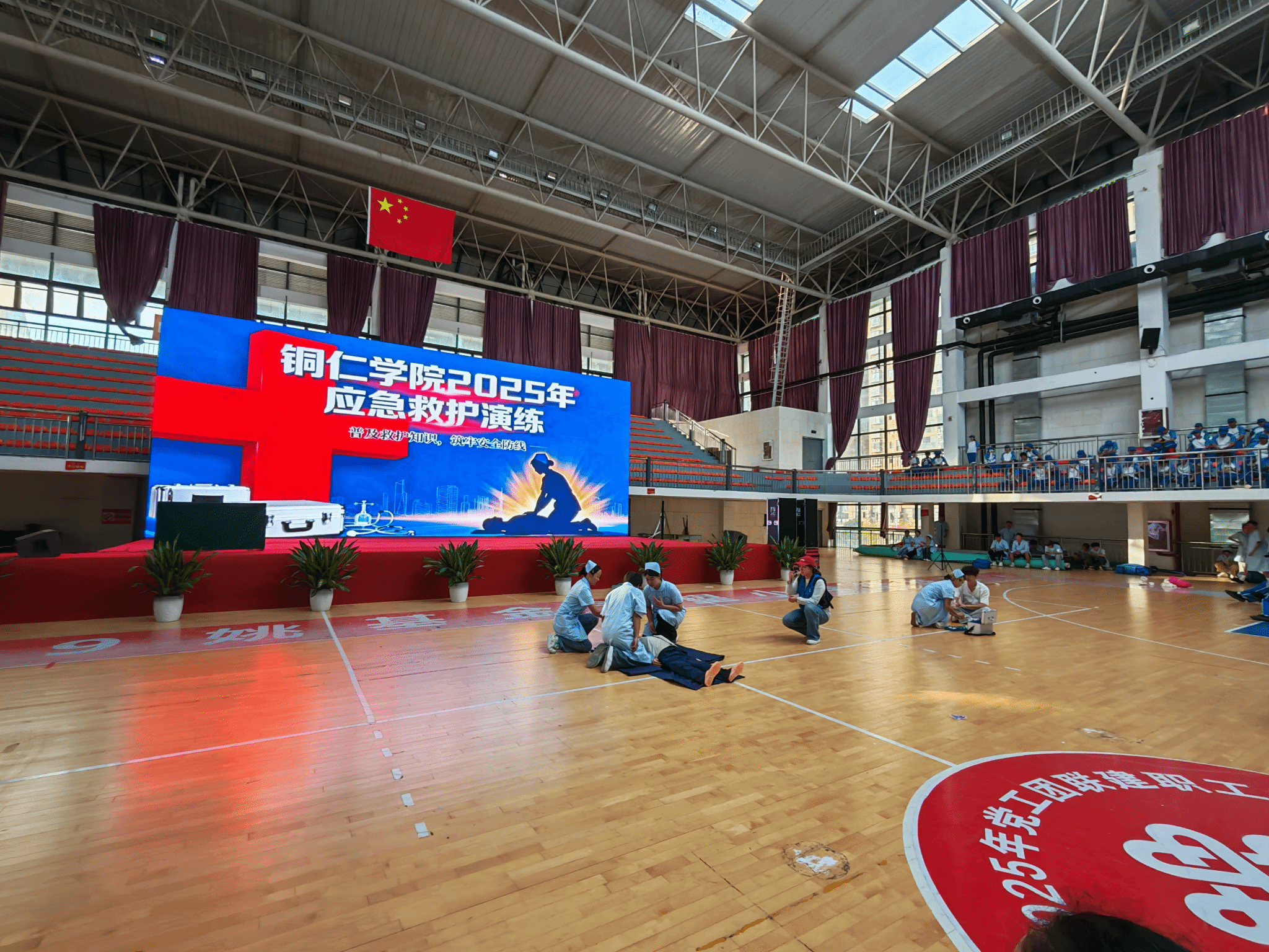 铜仁学院2025年医疗救护应急演练圆满结束