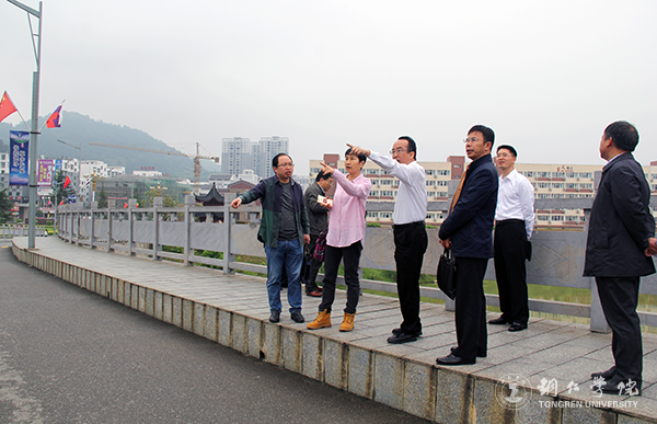 1参观考察校园.jpg