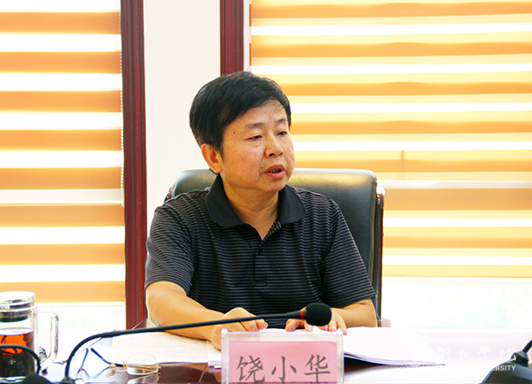 4党委副书记饶小华作自我批评.jpg