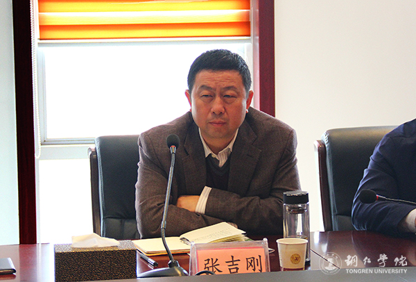 我校与万山区召开合作办学洽谈会