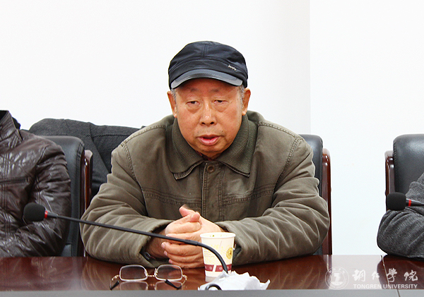 校党委召开2016年度民主生活会征求意见座谈会