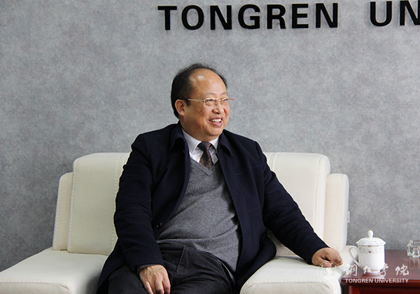 2校长侯长林讲话.jpg