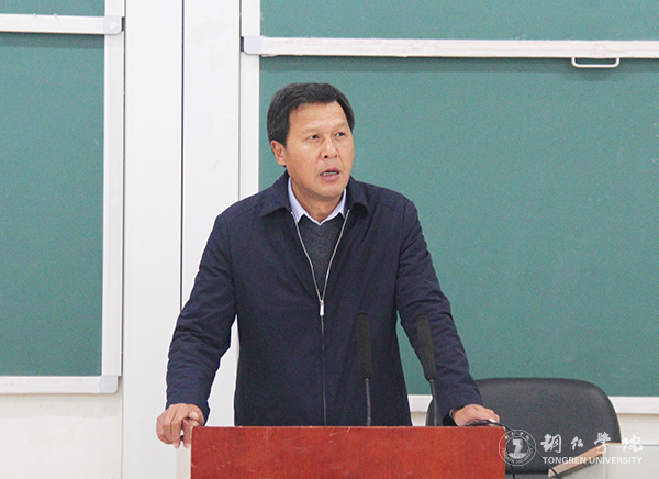3科研处处长张学飞主持会议并宣读关于对2016年以来获批及部分申报的国家级科研项目进行奖励的决定及补助名单.jpg